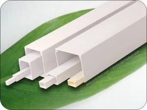 Lengvas PVC kanalas su elektros lizdais